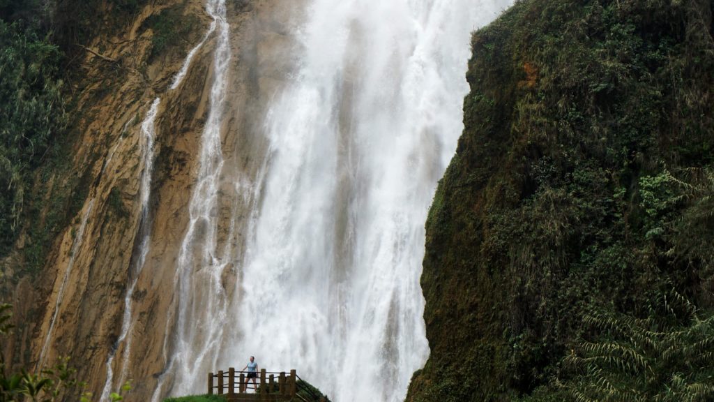 Zoe stood on the viewing platform in front of Cascada Velo de Novia, 1000s of litres of water are crashing down behind her.