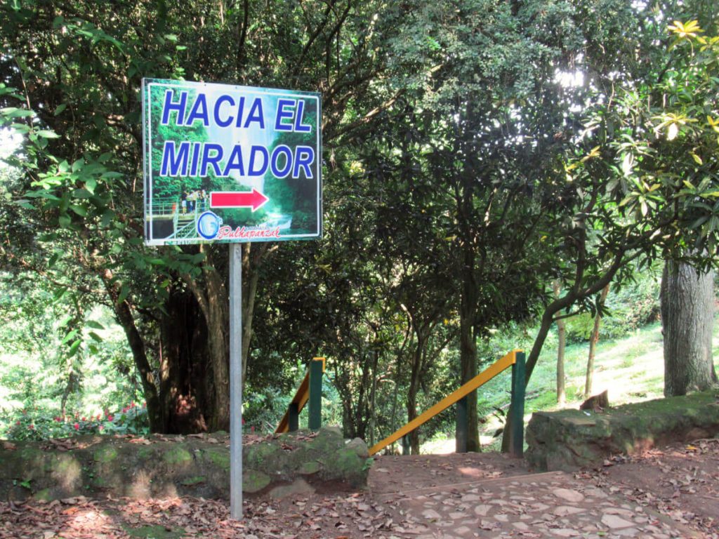 The entrance to the walkway to the viewpoint of the waterfall