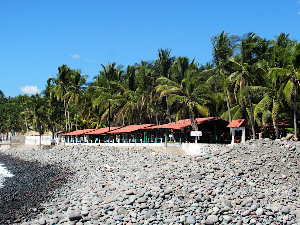 Playa El Tunco with it's pebble beach and palm trees