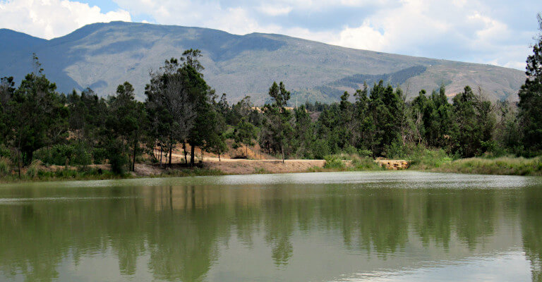 Pozos Azules Villa de Leyva under the shadow of a mountain