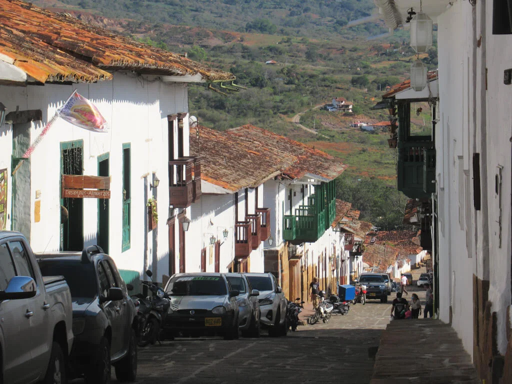 Travel from Barichara to Guadalupe by bus, changing at San Gil.