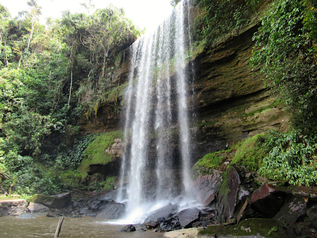 Cascada Perico near Guadalupe is wide and the water drops perfectly straight from the cliff edge above