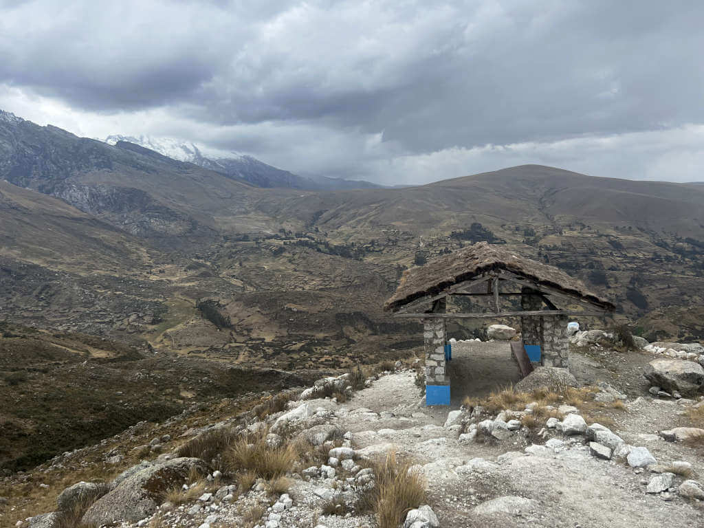 One of the shelters located on the path to the lake, these are only located on the first third of the hike