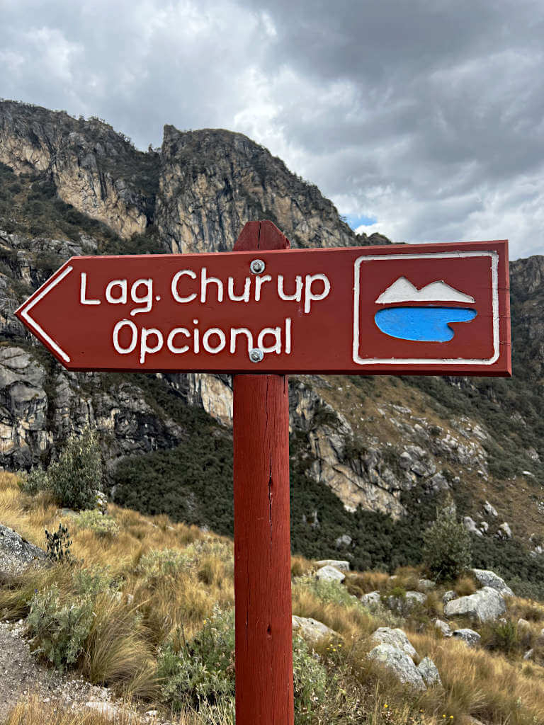 A sign for the Optional hike to the lake and viewpoint