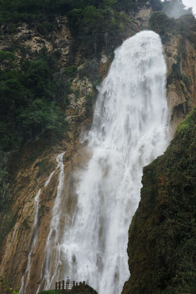 Zoe stood on the viewing platform in front of a very powerful Cascada Velo de Novia Waterfall, which towers high above her